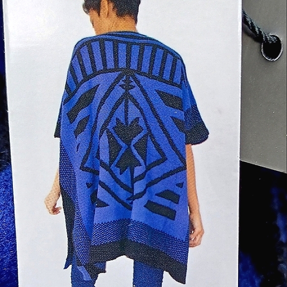 BCBGMaxAzria Geometric Sweater Cape Vest Shawl Ruana Wrap Poncho Cardigan NWT - Picture 2 of 12